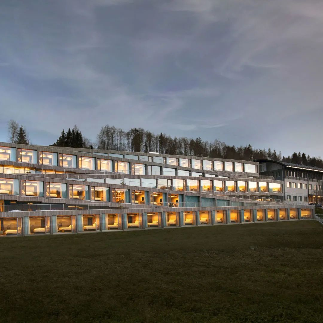 BIG与CCHE 建筑事务所合作设计丨瑞士滑雪酒店
